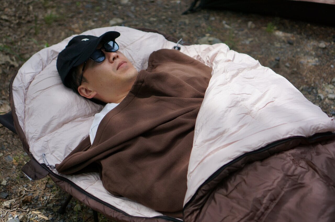【Car Camping】It suddenly got cold! The correct answer was to tuck a “fleece” sleeping bag inside the sleeping bag