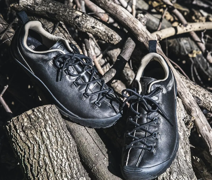 名作に無骨なレザーを纏わせた！“ヴィンテージ顔”で仕立てた「KEEN Jasper」限定モデル