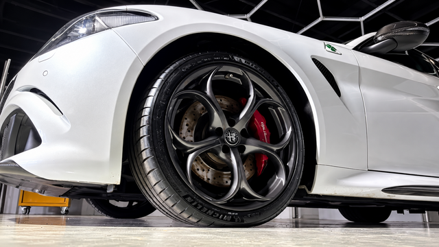【Tire Maintenance】The deep black lasts long! What is the coating that revives the shine with every wash?