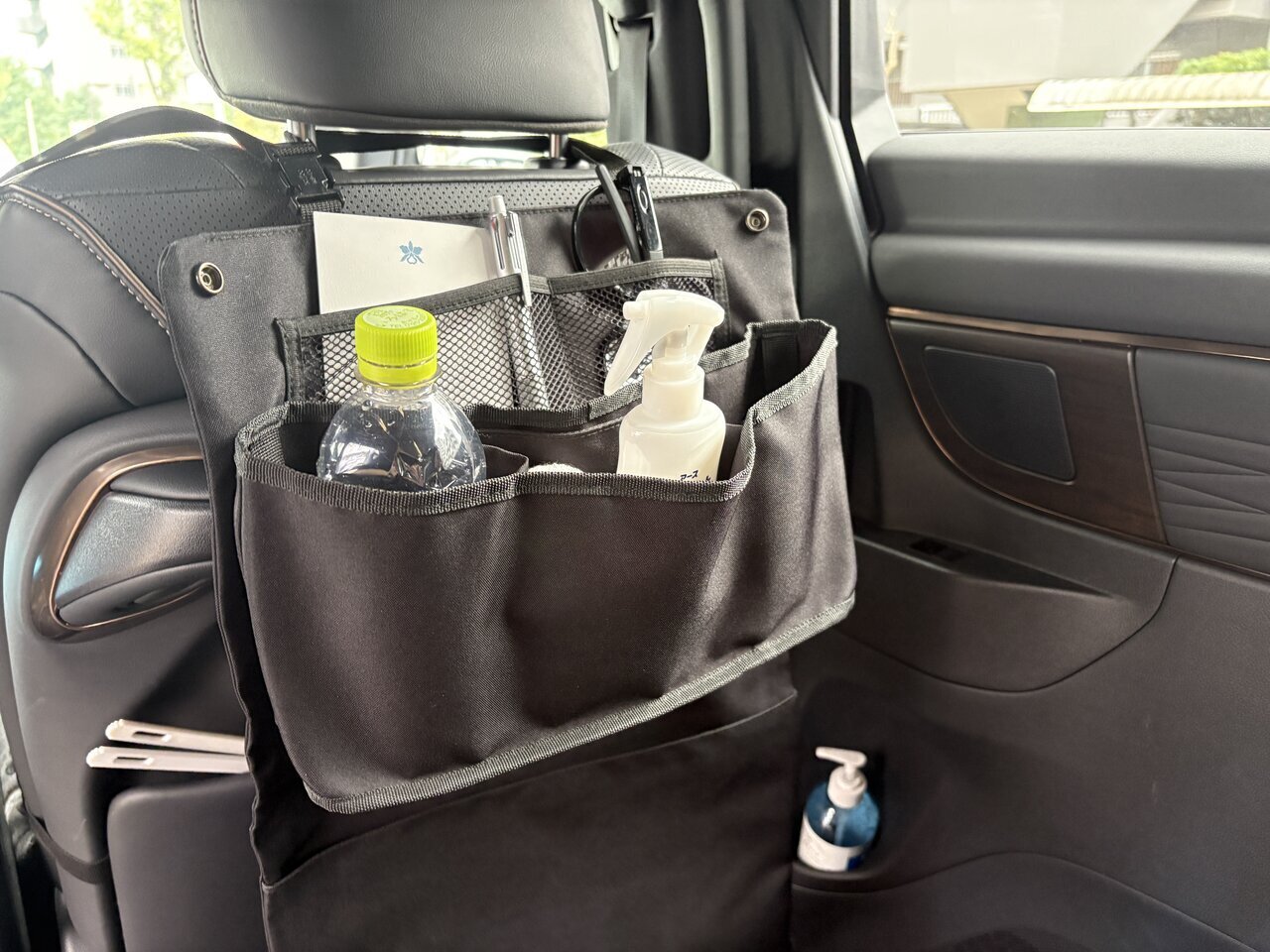 【Organizing the Car Interior】I was able to enjoy an autumn drive pleasantly with Muji's "hanging usable" multi-storage case.