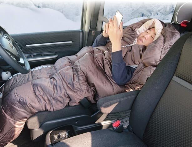 【Car sleeping】Is it already a part of the body!? With a center zipper sleeping bag, you can stretch out your arms and legs and roll around