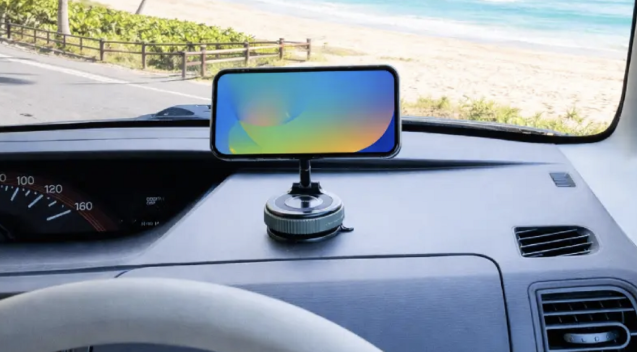 【車内】貼って外して、また貼れた！凸凹面にもガッチリくっつく充電スマホホルダー