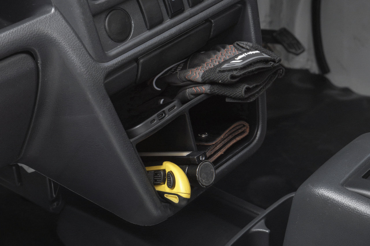 【車内カスタム】カタカタ鳴らない！丸洗いコンソールシリコントレイで小物すっきり