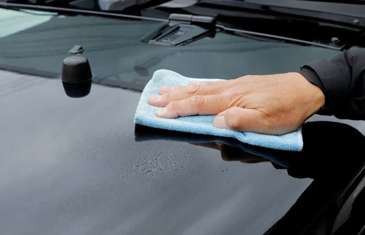 【カーケア】水がバッチバチに逃げる！撥水特化コーティングで雨続きの秋を乗り切る