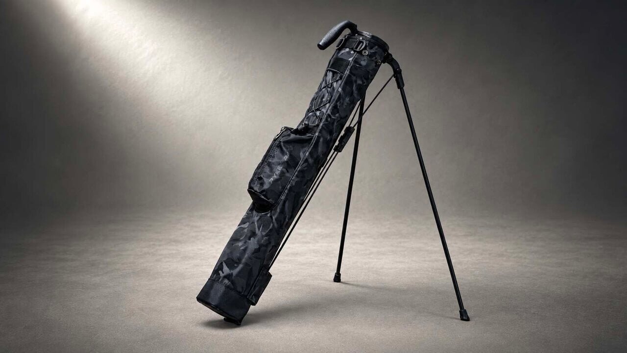 Trending on Amazon! A self-stand golf bag that can carry only the "up to 7 clubs" you need