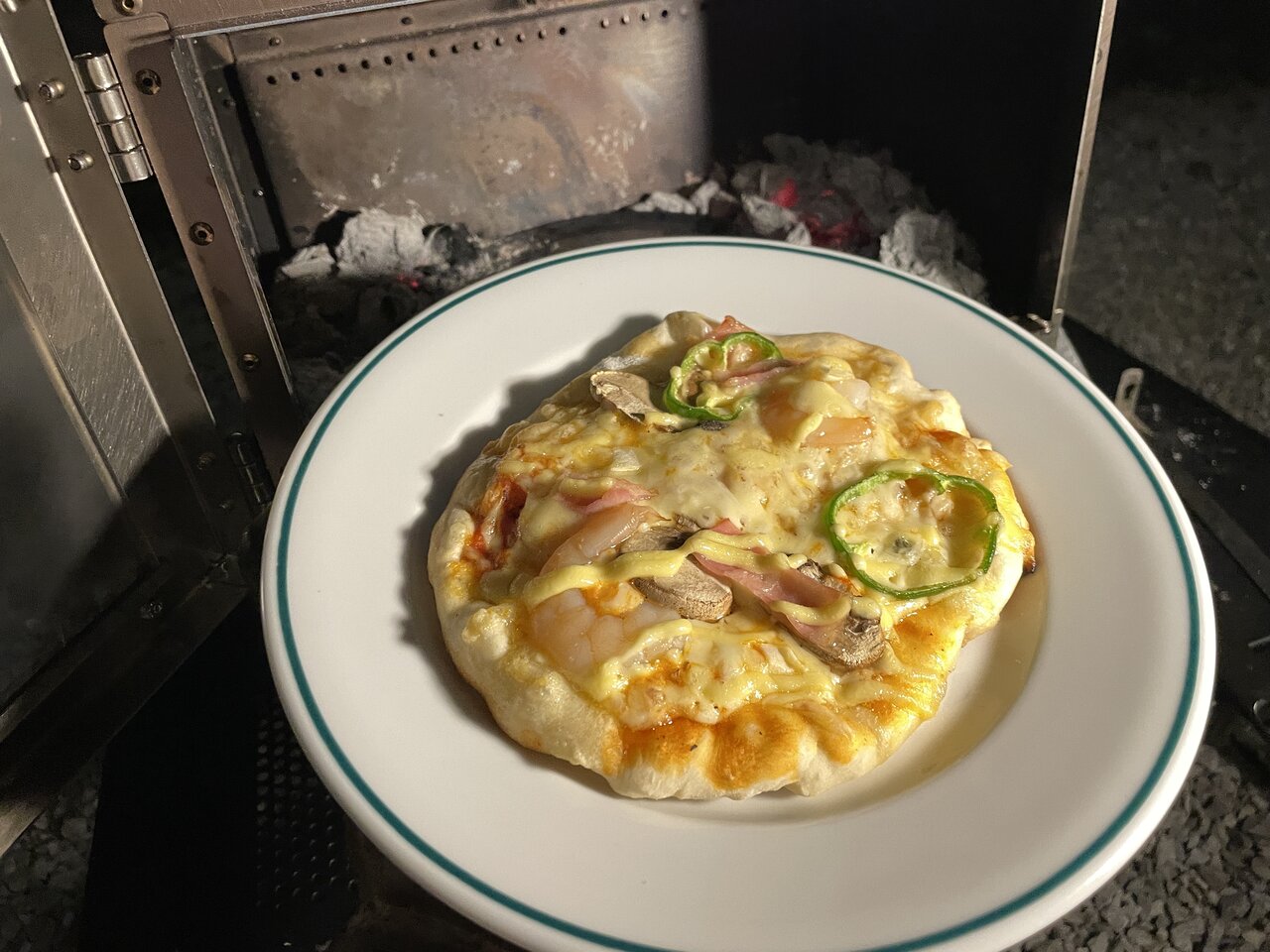 【男子の厨房】薪ストーブ＋鉄皿でプロの窯焼きに迫る「ピザ作り」に挑戦