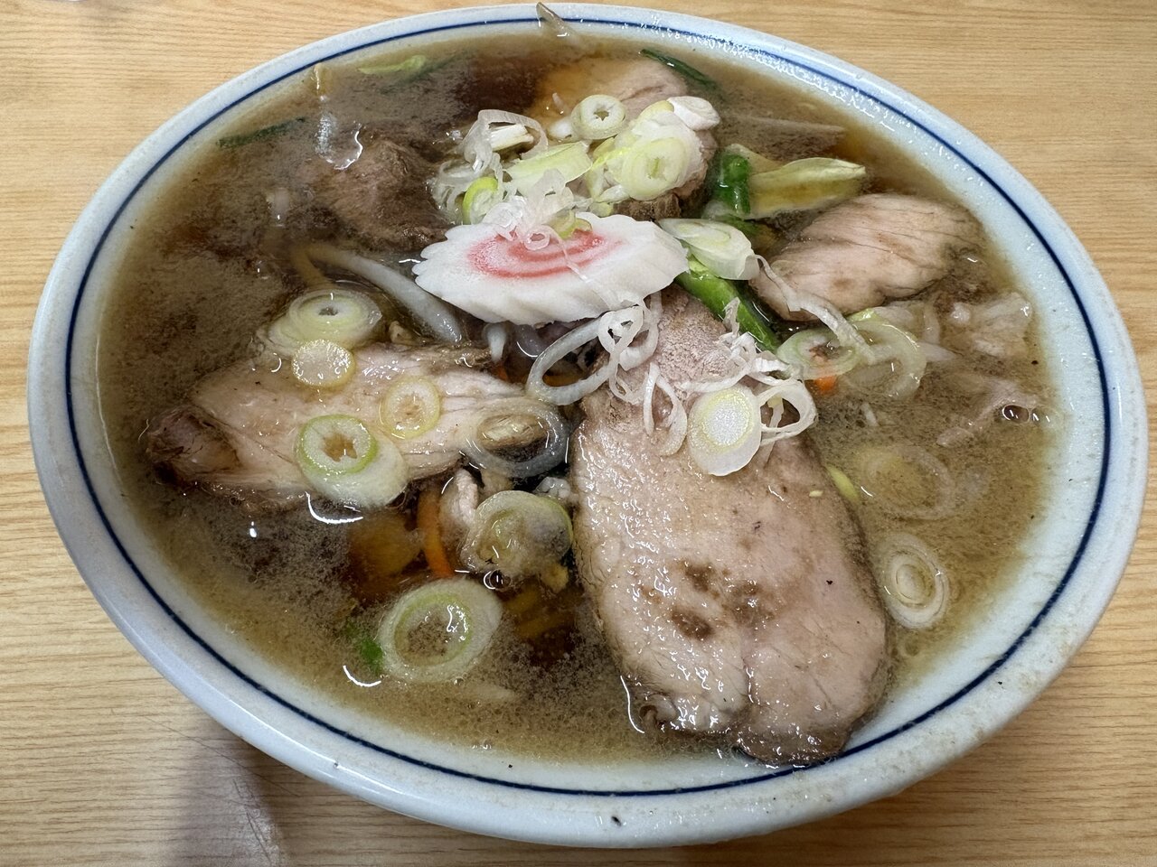 【ラーメン探訪】横浜・京急鶴見駅から徒歩2分、チャーシューメンを食べに「めん殿」へ