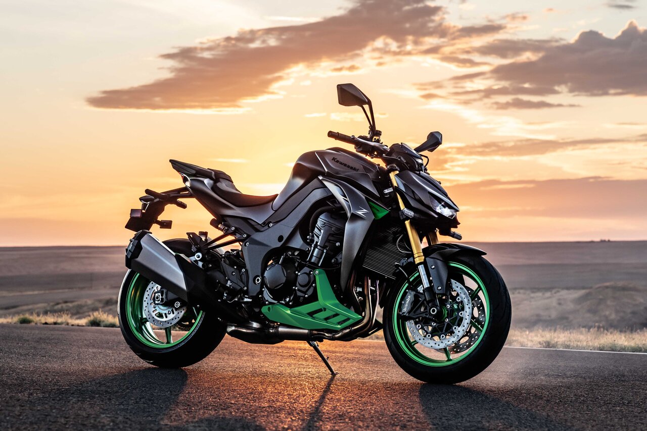 【カワサキ】“Sugomi”スタイリングを凝縮した「Z1100」「Z1100 SE」2027年モデル