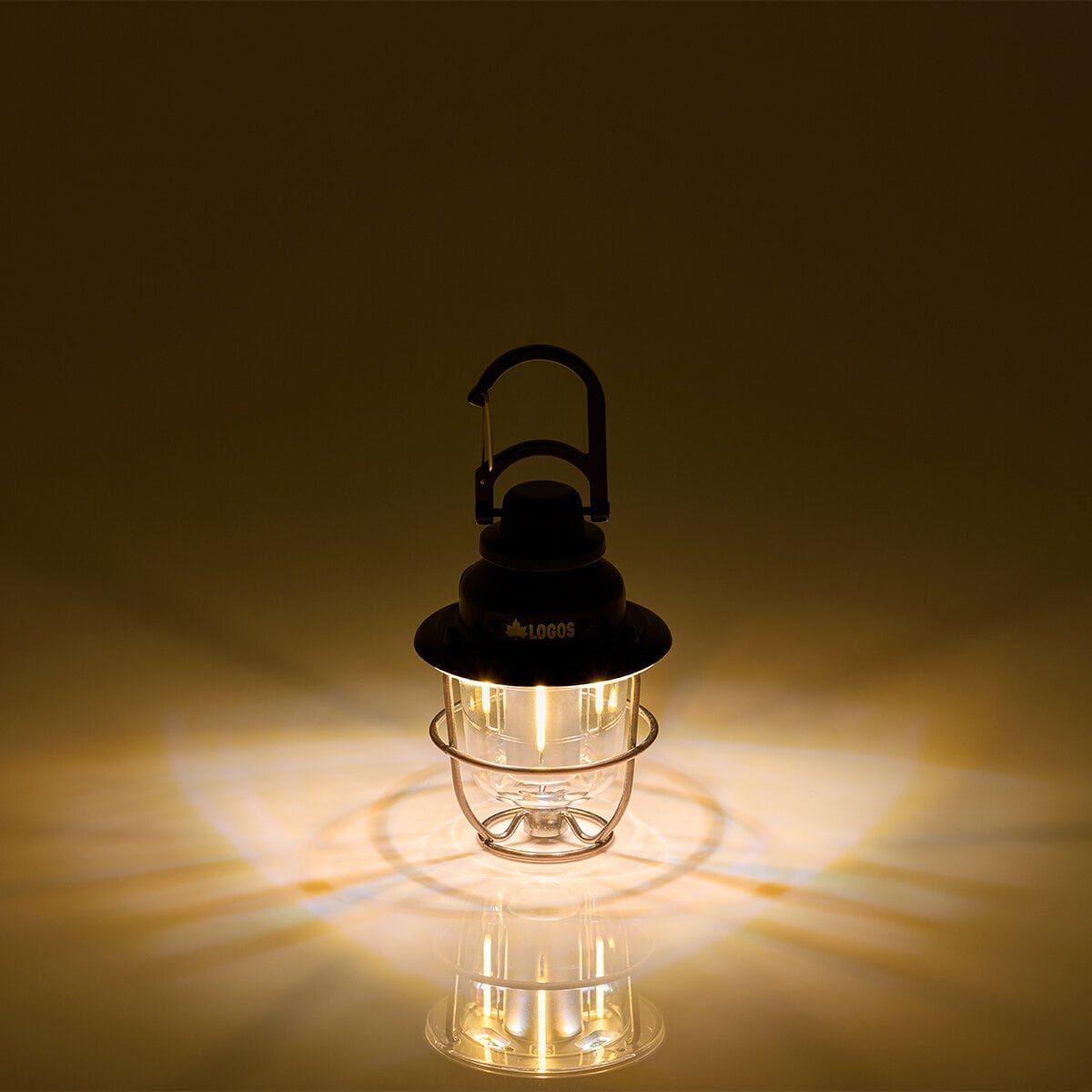 Tough specs with up to 90 hours of lighting! 2WAY hanging lantern that can be suspended or placed directly on surfaces