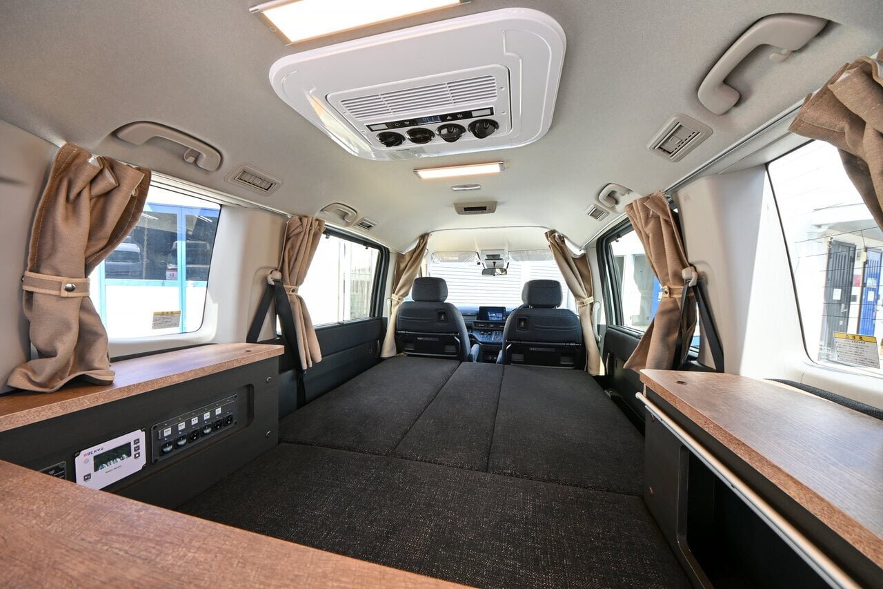 【Car Camping】So spacious even when added later! The “thin” roof air conditioner that can be used even when the engine is off