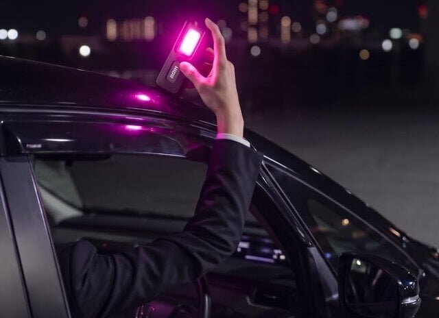 【Car Troubles】Shining in purple! Prepare with the “stop signal light” as a triangular sign