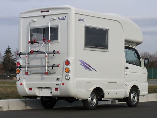 キャブコン型の軽キャンピングカーは 小回り抜群なのに車内は広々で快適 Maduroセレクション Maduro Online マデュロオンライン