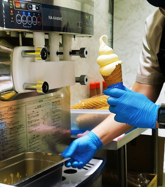 高速道路グルメ 海老名サービスエリア下り限定 東京ばな奈 のソフトクリームを食べてみた Maduro Online マデュロオンライン