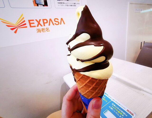 高速道路グルメ 海老名サービスエリア下り限定 東京ばな奈 のソフトクリームを食べてみた Maduro Online マデュロオンライン