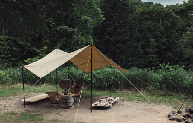 キャンプ 広く使えるタープで 今シーズンは快適 強風にも強いスクエア型 Maduro Online マデュロオンライン