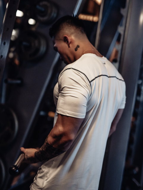 筋肉の美しさを見ながら筋トレできる 伸縮性バッチリ マッチョシャツ Maduro Online マデュロオンライン