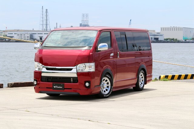 ハイエース 車検okのカスタム 走り心地はそのままに ワイド出幅でドレスアップ Maduro Online マデュロオンライン