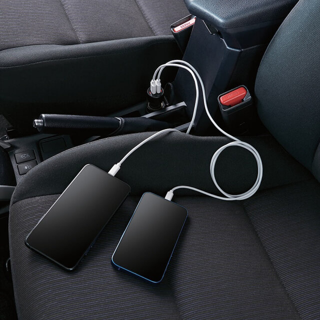 カー用品 車内でもハイパワー充電 Iphone Androidを識別する車載充電器 Maduro Online マデュロオンライン