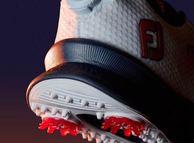 ゴルフ 軽い 快適 高フィット スパイクのイメージを払拭する軽快な一足 Maduro Online マデュロオンライン