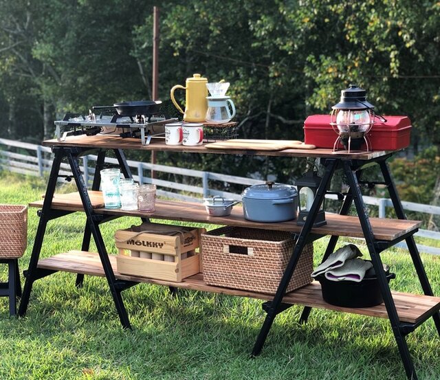 脚立がキャンプ用ラックに早変わり インテリアとしても使える ステップスツール Maduro Online マデュロオンライン