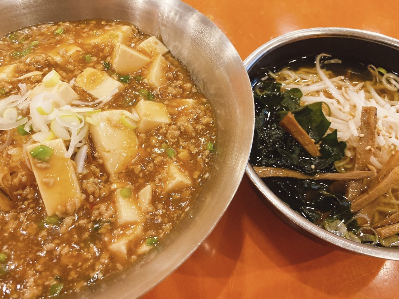 東京ローカルのおいしいごはんがたべたい｜麻婆丼と半ラーメン