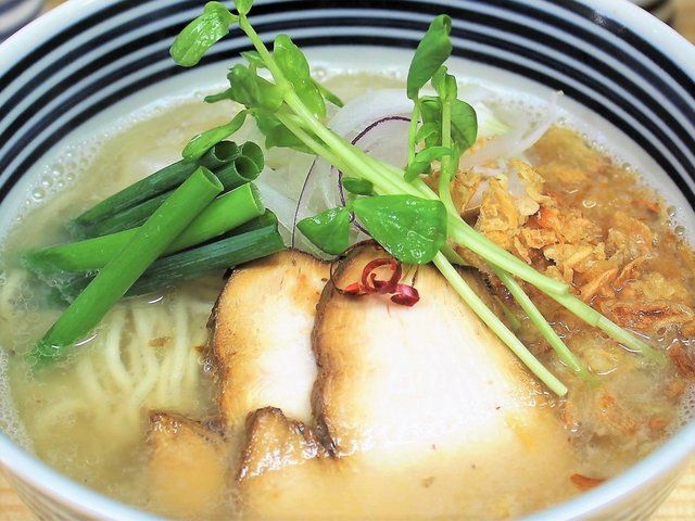 焼き鯖を使ったスープの中華そば 独自の味で長崎と東京ローカルをつなぐ らーめんどんぐり Sotokoto Online ソトコトオンライン 未来をつくるsdgsマガジン 焼き鯖を使ったスープの中華そば 独自の味で長崎と東京ローカルをつなぐ らーめんどんぐり Sotokoto Online ソトコトオンライン 未来をつくるsdgsマガジン