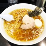 東京ローカル・神田神保町の老舗町中華|萬楽飯店のラーメンとニラレバ炒め