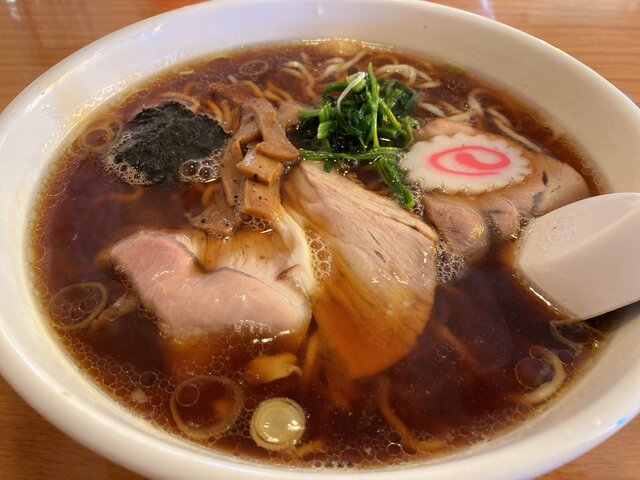生姜と正油の絶妙なハーモニーがたまらない！新潟五大ラーメン「ヒグマ小千谷本店」【新潟ローカルラーメン】