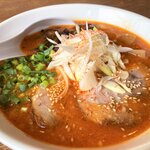 辛みそ豚骨ラーメンはコク溢れる濃厚スープと中細麺が織りなす至福の一杯!ラーメン酒場一八【群馬ローカルラーメン】