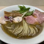 濃厚なイカ煮干しそばが空前絶後の美味しさ!「らーめん、つけ麺けのひ」【群馬ローカルラーメン】