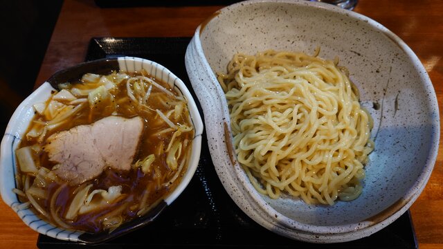 つけめんファンを魅了、麦香るもちもち麺の「麺酒楽座わいち」【長野ローカルラーメン】