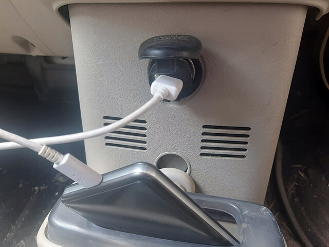車のシガーソケット