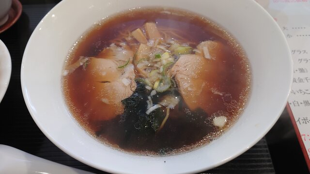 醤油ラーメンはやっぱり具はシンプルな方がいい