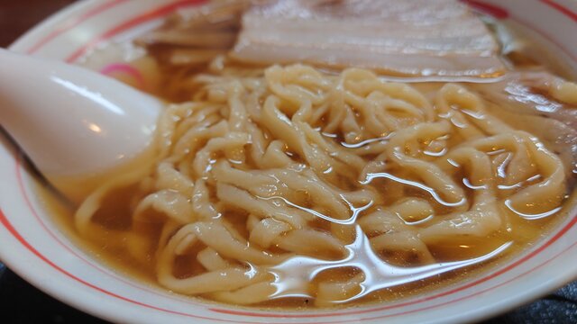 滑らかな手打ち麺はクセになる