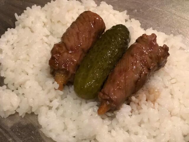 ヤングコーンの肉巻きとピクルスのおにぎり