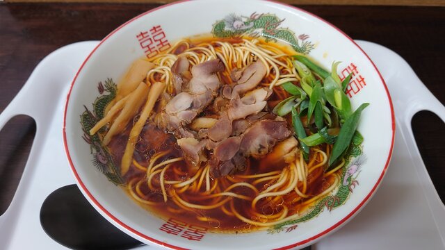 ごくりと生唾を飲む中華そば