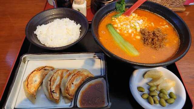 担々麺と餃子セット