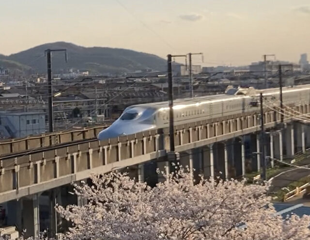 宍甘遊園地から見る新幹線