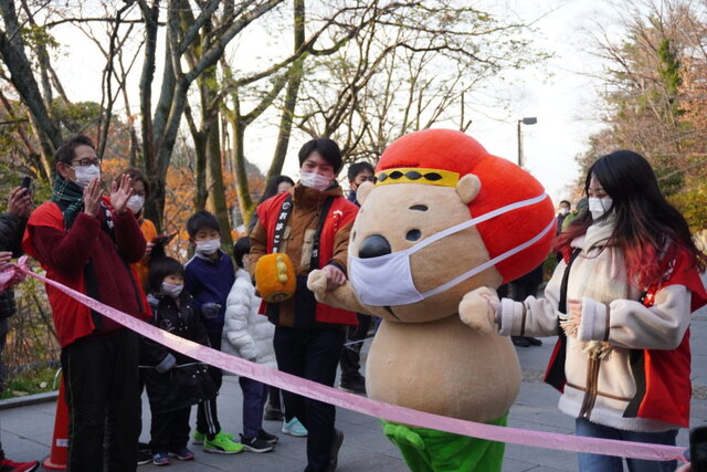大阪府池田市のイメージキャラクター「ふくまるくん」も阪大坂を走ります!