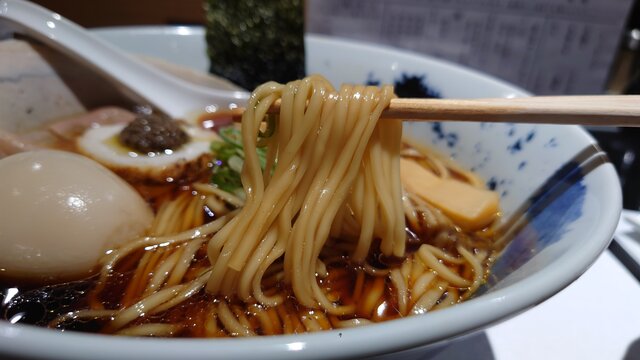 しなやかな麺に魅せられる
