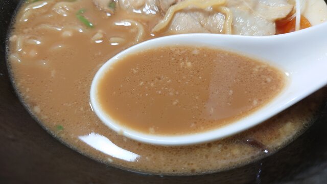 味噌スープかと錯覚するような旨味
