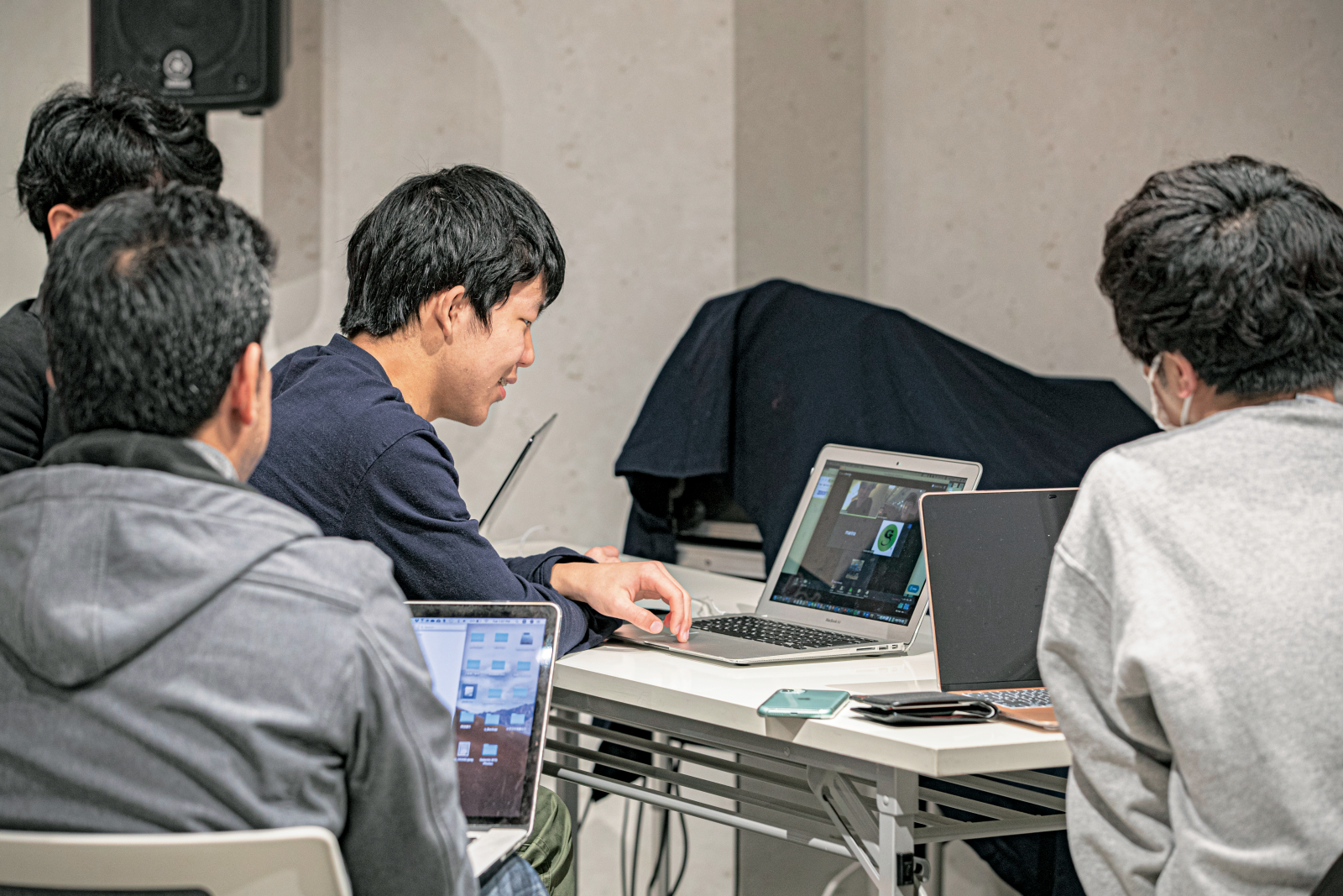 打ち合わせに参加する山口さんは、多世代との取り組みを楽しんでいた。