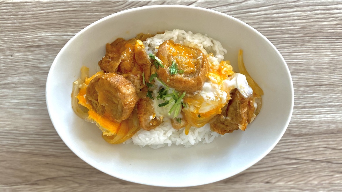 こってり味なのにヘルシー 宮城県の隠れた名物 油麩丼 をめしあがれ Sotokoto Online ソトコトオンライン 未来をつくるsdgsマガジン