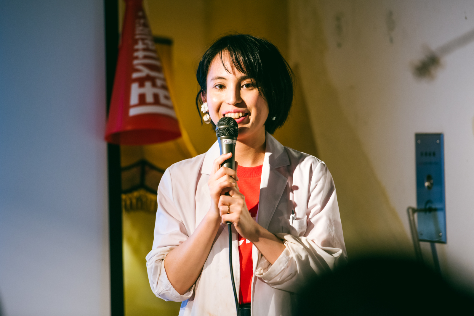 柴田さんが「ほっとけないAWARD」で登壇した際の様子