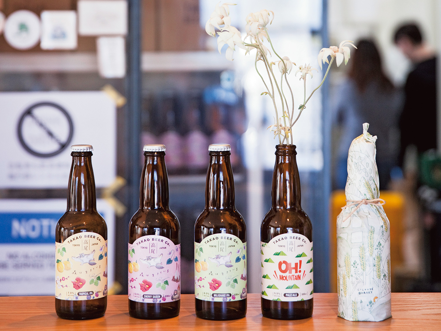山の麓の小さな醸造所『高尾ビール おんがたブルワリー&ボトルショップ』では、その時々で飲める4種類のビールが用意されている。