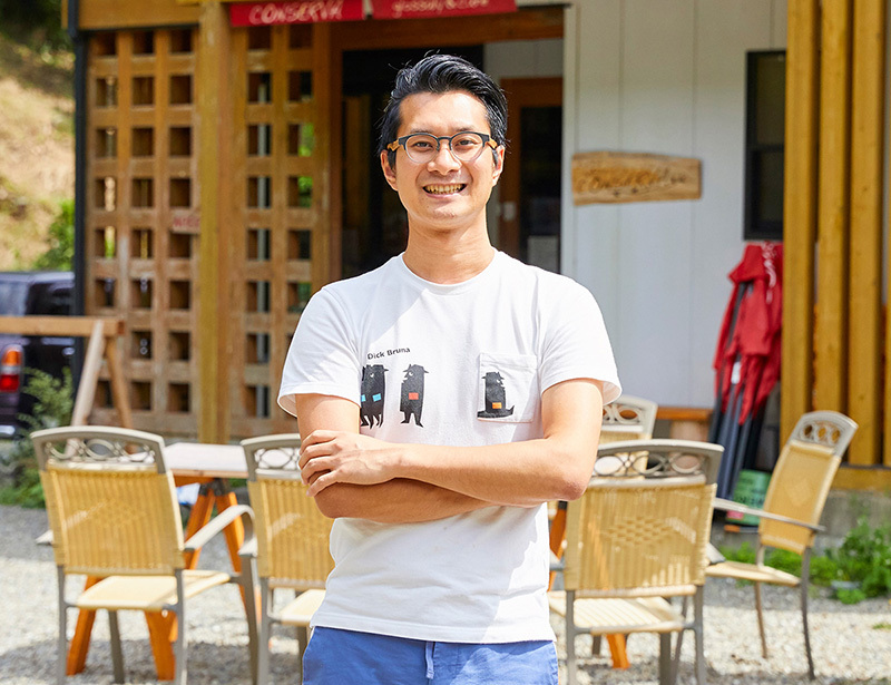 金丸知弘さんの住まいと店舗は、田辺市の『アトリエ龍神の家』を利用。温泉が有名な龍神村で、温泉以外の資源で、地域を結びながら人々が立ち寄る拠点になればという思いがある。