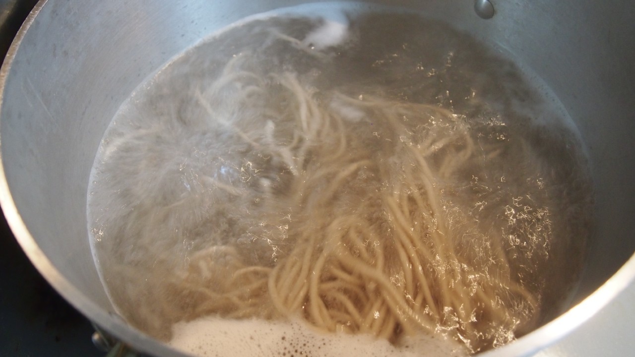 茹でる