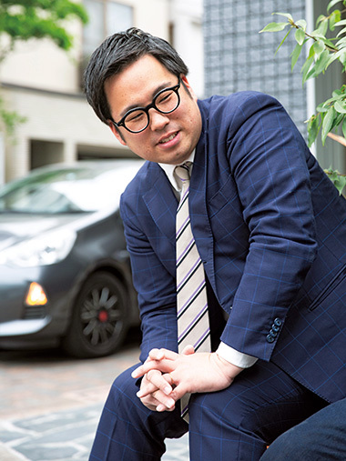 アートの現場にいた経験を生かしてプロジェクトに取り組む荻野さん。「アーティストの力に期待します」。