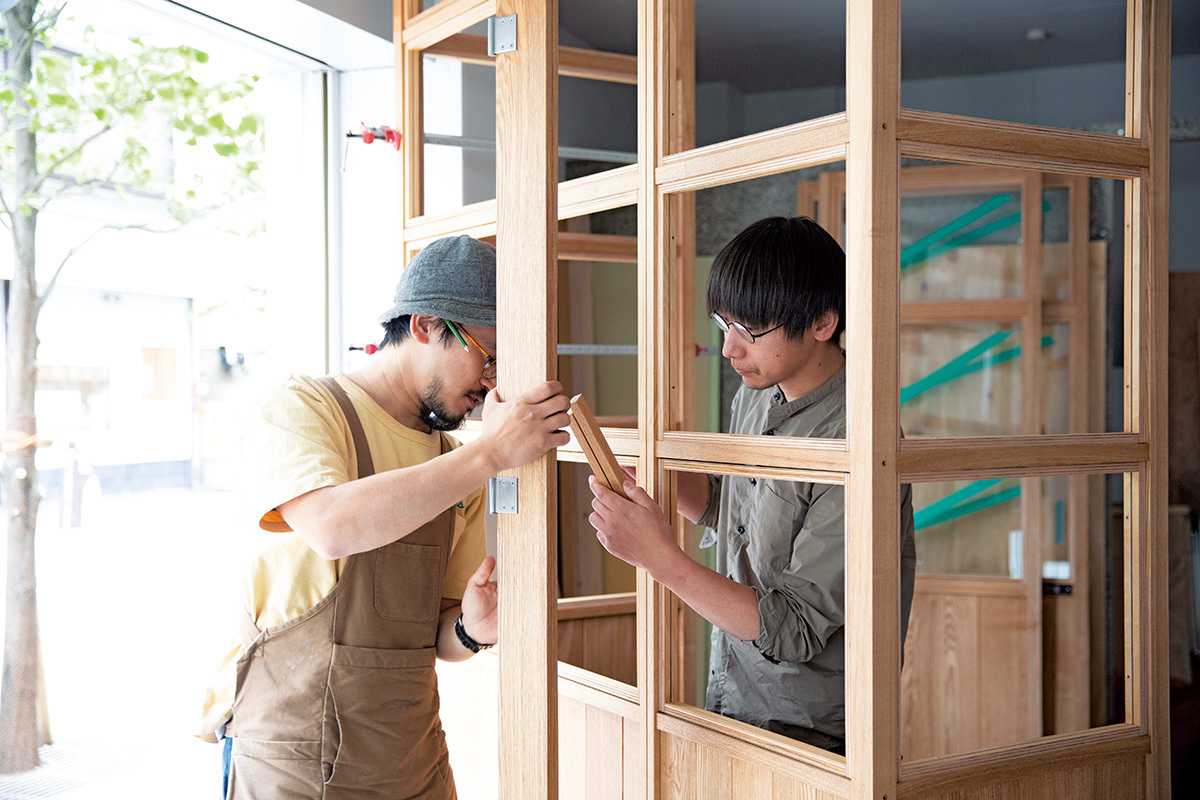 フロアの一角には小さな部屋が造られている。「秘密の小部屋です(笑)。まあ、カフェとは違うことができるプロジェクトルームとして自由に使っていきたい」と小田桐さん。カフェで生まれたまちづくりのタネを、ちょっと試してみる、そんな場所になりそうだ。