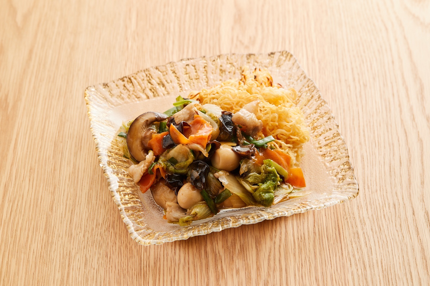 上海焼きそば「両面黄」 1200円 (西岡シェフ)